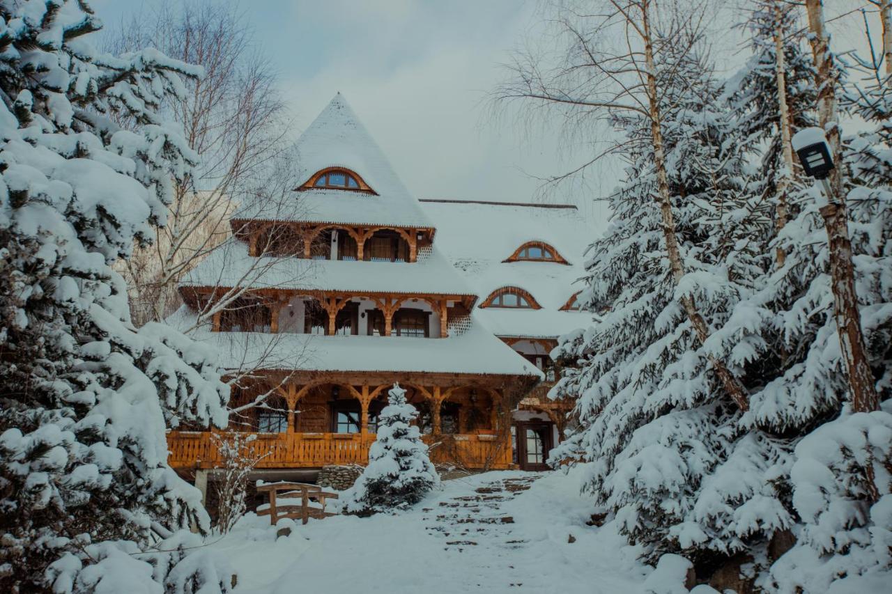 Conacul Drahneilor Hotel Ruscova Exterior foto