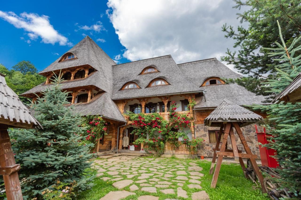 Conacul Drahneilor Hotel Ruscova Exterior foto