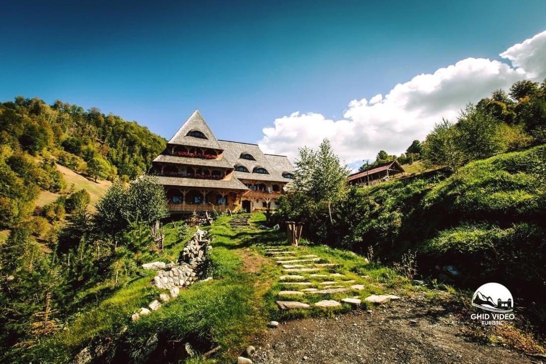 Conacul Drahneilor Hotel Ruscova Exterior foto