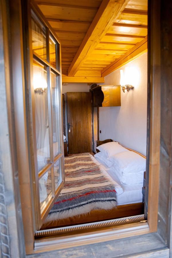 Conacul Drahneilor Hotel Ruscova Exterior foto