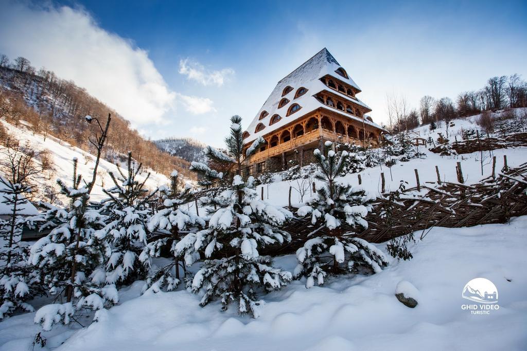 Conacul Drahneilor Hotel Ruscova Exterior foto