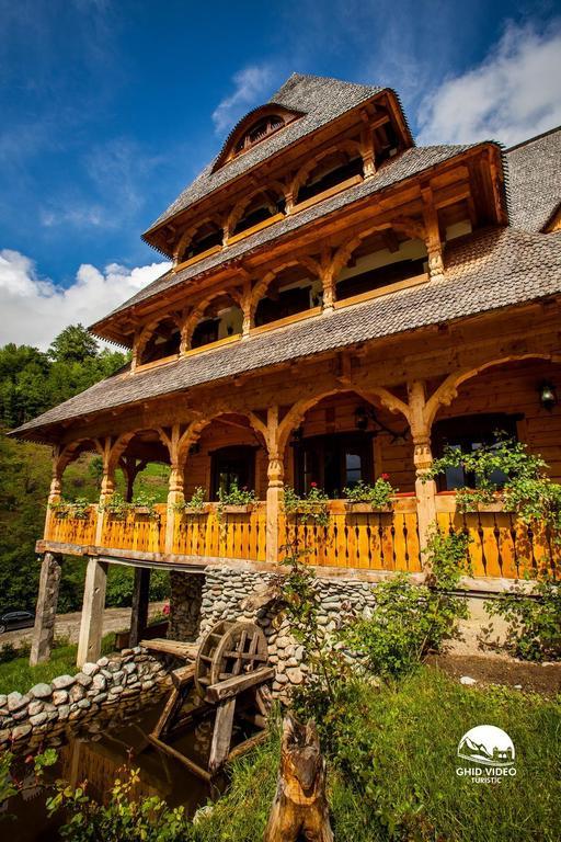 Conacul Drahneilor Hotel Ruscova Exterior foto
