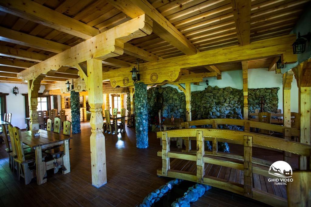 Conacul Drahneilor Hotel Ruscova Exterior foto