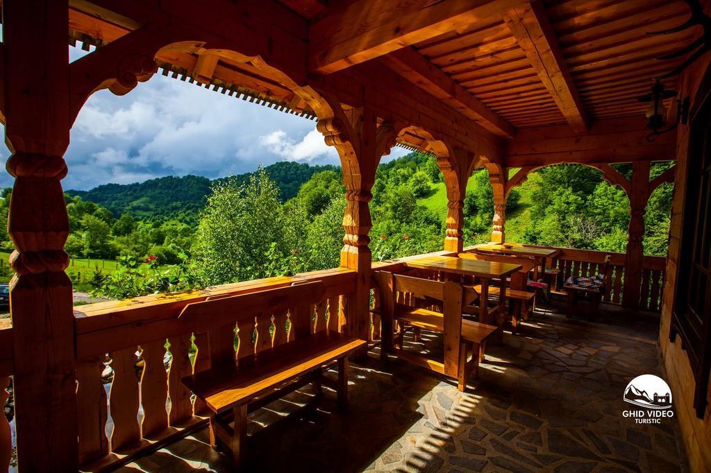 Conacul Drahneilor Hotel Ruscova Exterior foto