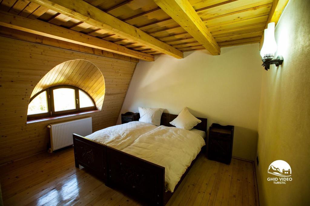 Conacul Drahneilor Hotel Ruscova Quarto foto